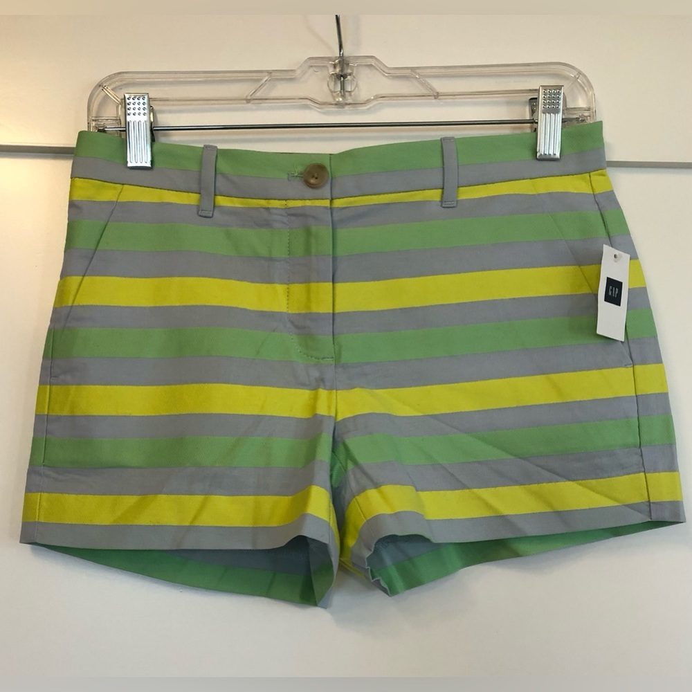 NWT! Gap women’s striped stylish shorts (size 00)